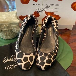 Donal Pliner—Hair on giraffe print flat 7.5